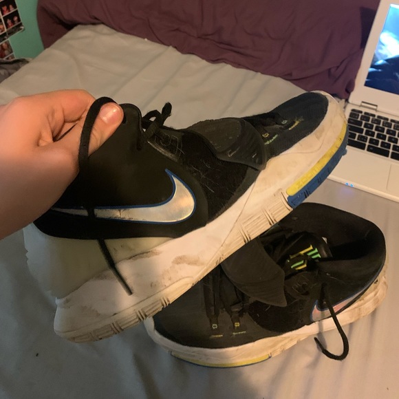 Men’s size 9.5 basketball shoes. - Picture 4 of 7